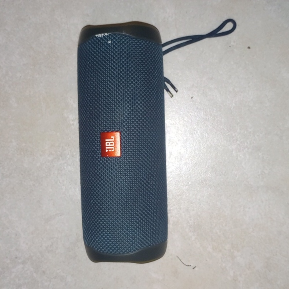 JBL Flip5 Portable Bluetooth Speaker